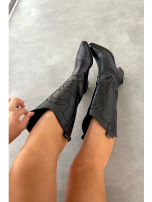 Duxal Shoes Gladiolus Kadın Kovboy Çizme Siyah Mat Deri Orta Topuk Şık Tasarım ile Konforlu Kullanım