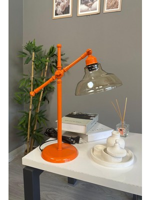 Turuncu Gövde Renkli Masa Lambası, Yatak Odası ve Başucu Kullanımı Için Ideal Aydınlatma