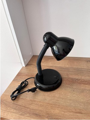 Esnek ve Taşınabilir Masa Lambası, Şık Siyah Tasarım, Kullanışlı ve Pratik Aydınlatma