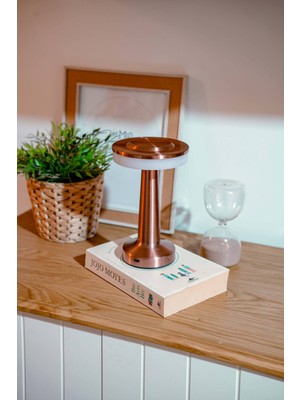 Şarjlı Dokunmatik Masa Lambası, 3 Renkli Işık Seçeneği, Dekoratif ve Kullanışlı