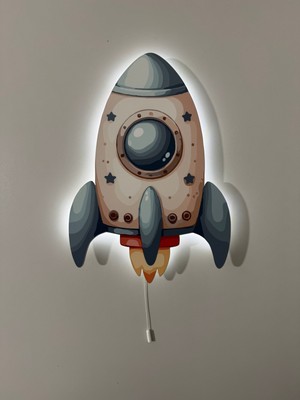 Renkli Ahşap Roket Çocuk Odası Gece Lambası 25X36, Dekoratif ve Neşeli Tasarım