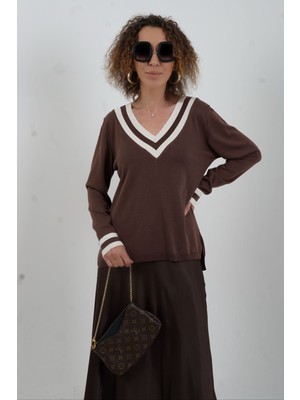 Kahve V Yaka Çizgili Özel Triko Kazak