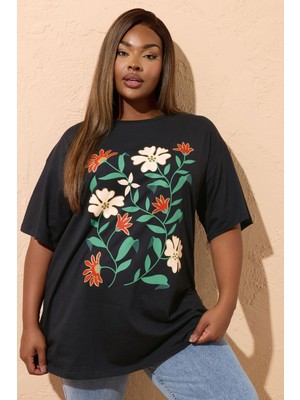 Büyük Beden Bisiklet Yaka Kısa Kollu Çiçek Desenli T-Shirt 304197