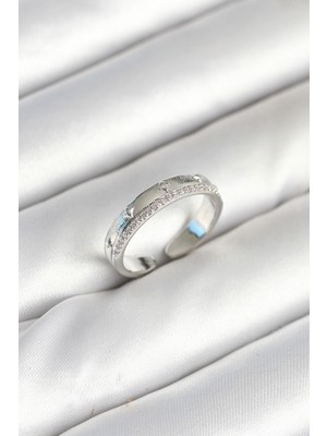 Gümüş Renk Şerit Zirkon Taşlı Kadın Yüzük