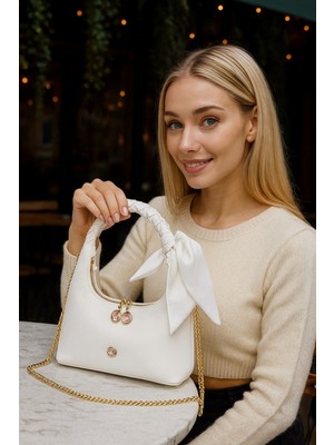 Lüks Fular Detaylı Zincir Askılı Baget Çanta