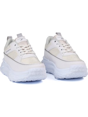 Kadın Kalın Tabanlı Beyaz Parlak Sneaker Spor Ayakkabı – Rahat, Şık ve Günlük Kullanıma Uygun