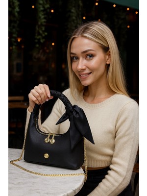 Lüks Fular Detaylı Zincir Askılı Baget Çanta