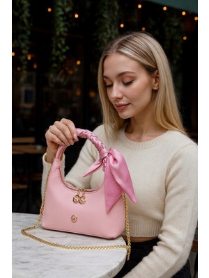 Lüks Fular Detaylı Zincir Askılı Baget Çanta