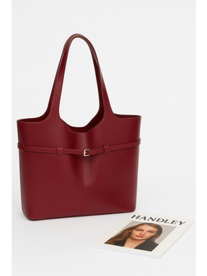 Şık Omuz Çantası – Tokalı Minimal Tasarım