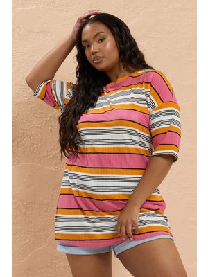 Büyük Beden Çizgili Yırtmaç Detaylı T-Shirt 303505