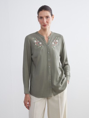 Lc Waikiki Yeni Sezon Kaçık Yaka Çiçek Nakışlı Bluz