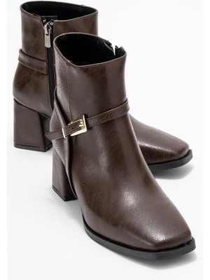 Küt Burunlu Tokalı Kadın Topuklu Bot Kahve Cilt