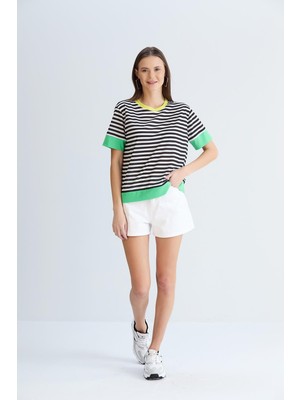 Etek ve Kol Bantlı Tshirt