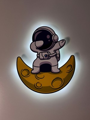 Çocuk Odası Dekoratif Ahşap Astronot Gece Lambası 31X35 Çok Renkli