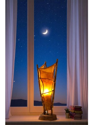 El Yapımı Doğal Kahverengi Masa Lambası, Şık ve Sıcak Atmosfer Sağlar.