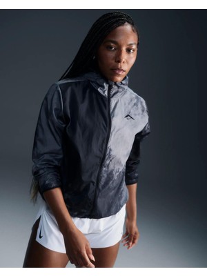 Nike FN6853 010 Kadın Su Geçirmez Spor Ceket Slim Fit Dokuma Kumaş ile Trail Koşuları için