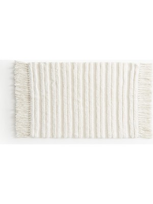 Beyaz Püsküllü Pamuklu Banyo Paspası, Şık ve Yumuşak Kullanım Sağlar.
