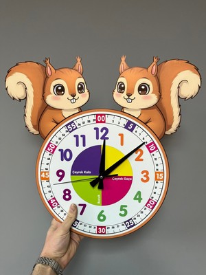 Sevimli Sincap Montessori Çocuk Odası Ahşap Duvar Saati, Sessiz ve Şık Tasarım