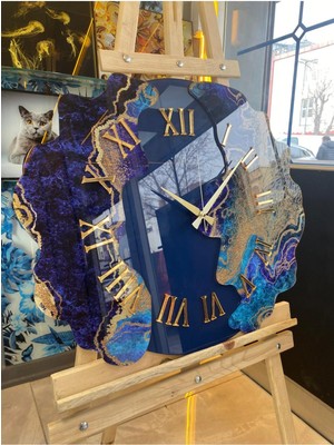 Dalga Formlu Cam Tasarım Duvar Saati Mavi Renkli, Şık ve Modern Dekor Parçası