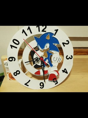 Çok Renkli Şık Duvar Saati, Modern ve Zarif Dekorasyon Parçası