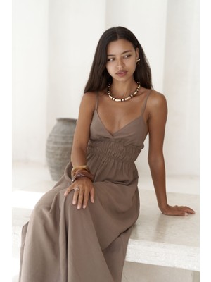 Alessia Büzgü Detay Askılı Uzun Kahve Elbise