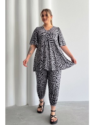 Büyük Beden V Yaka Kısa Kollu Eteği Bollaşan Desenli Bluz 99-5