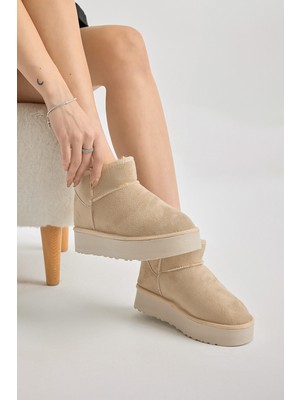 Tonny Black Kadın Bej Süet Görünümlü Bot Kalın Poli Taban ile Şık ve Rahat Tasarım