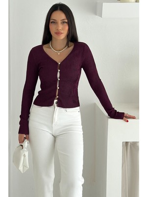 Kadın Düğme Detaylı Fit Triko Bluz – Zarif & Modern Stil