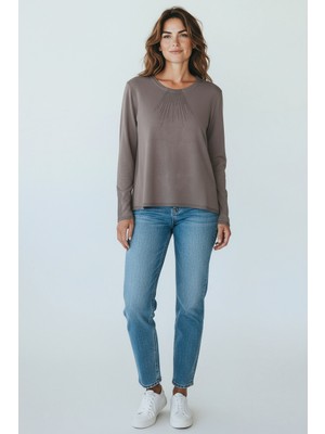 Kadın Yaka ve Kol Ağzı Taşlı Etek Desenli Bluz