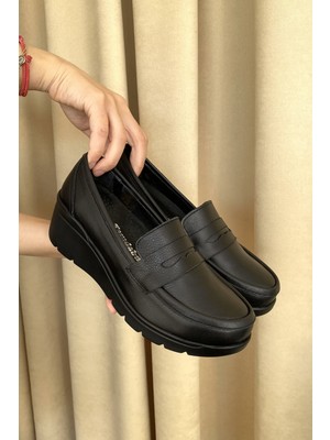 Siyah Hakiki Deri Anatomik Taban Günlük Rahat ve Şık Kadın Ayakkabı TMD202527