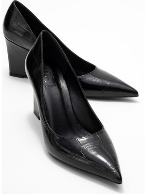 Puera Siyah Baskı Sivri Burunlu Kadın Dolgu Topuklu Ayakkabı