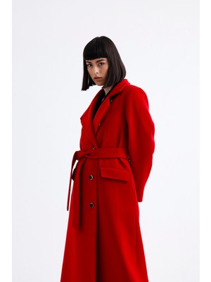 Pearl Kadın Kırmızı Kaşe Dik Yakalı İthal Düğmeli Kaban – Gücün ve Şıklığın Zamansız Sembolü