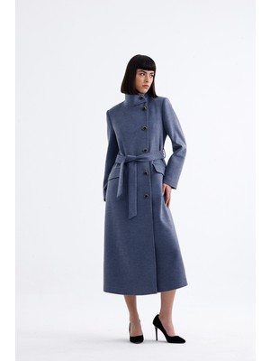 Pearl Kadın Gri Kaşe Dik Yakalı Siyah Düğmeli Kaban – Şıklığın Zamansız Yorumu