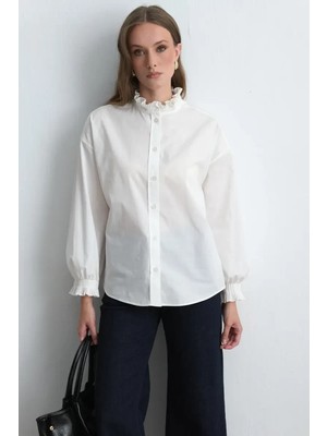 Gusto Yakası ve Kolu Piliseli Koton Gömlek - Beyaz