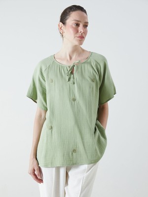 Lc Waikiki Yeni Sezon Bağlamalı Yaka Nakışlı Müslin Bluz