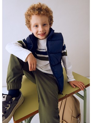 Mayoral 4-10 Yaş Erkek Çocuk Takımı | Beyaz Bisiklet Yaka T-Shirt, Lacivert Şişme Yelek, Yeşil Eşofman Altı