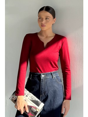 Ön Detaylı V Yaka Basıc Bluz P-00018579