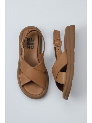Bueno Shoes Kadın Düz Sandalet Taba Deri 3 cm Topuklu Günlük Kullanım İçin Rahat Model