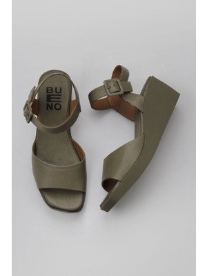 Bueno Shoes Haki Deri Kadın Dolgu Topuklu Sandalet 01WY2400 01WY2400