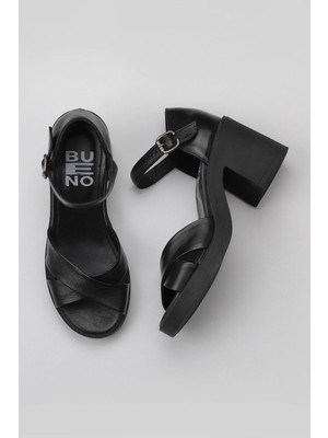 Bueno Shoes 8 cm Topuklu Kadın Siyah Deri Sandalet Dar Kalıp ile Günlük Kullanıma Uygun 01WY12501