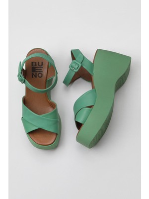 Bueno Shoes Yeşil Koyu Deri Kadın Dolgu Topuklu Sandalet 01WY9001 01WY9001