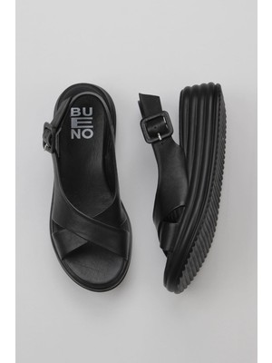 Bueno Shoes Siyah Deri Kadın Dolgu Topuklu Sandalet 01WY5701 01WY5701