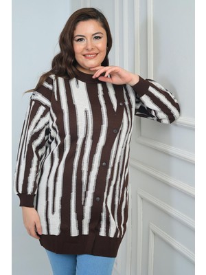 By Saygı Kadın Önü Düğme Detaylı Simli Boyuna Çizgili Büyük Beden Triko Tunik Kazak