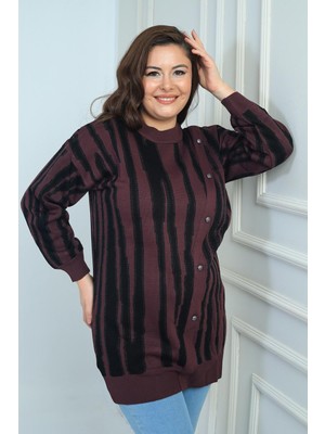 By Saygı Kadın Önü Düğme Detaylı Simli Boyuna Çizgili Büyük Beden Triko Tunik Kazak