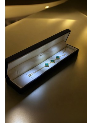 Işıkla Parlayan 925 Ayar Gümüş 18 Ayar Gold Kaplama Yeşil Taş Yonca Bileklik