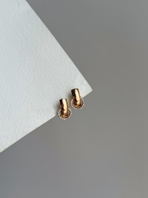 Parlak Rose Gold Taşlı Çelik Lincoln Küpe, Şıklık ve Zarafet Sunar