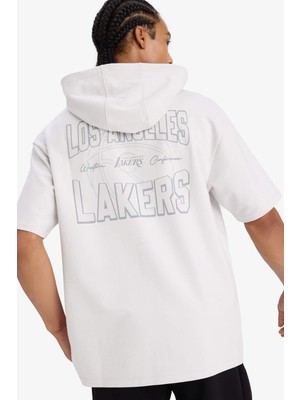 DeFacto NBA Los Angeles Lakers Boxy Fit Kapüşonlu Sırt Baskılı Kısa Kollu Tişört E8766AX25AU