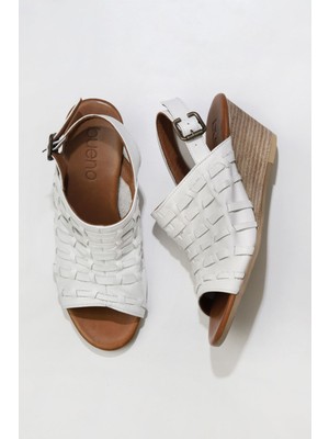 Bueno Shoes Beyaz Deri Kadın Dolgu Topuklu Sandalet 01WQ7907 01WQ7907
