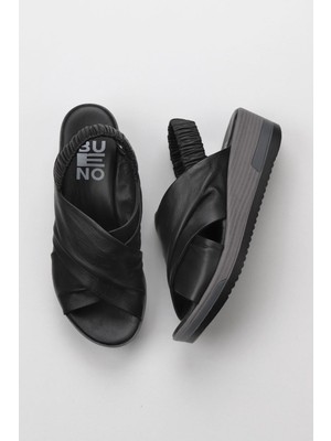 Bueno Shoes Siyah Deri Kadın Dolgu Topuklu Sandalet 01WU5700 01WU5700