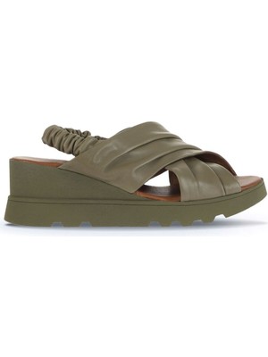 Bueno Shoes Haki Deri Kadın Dolgu Topuklu Sandalet 01WA0508 01WA0508
